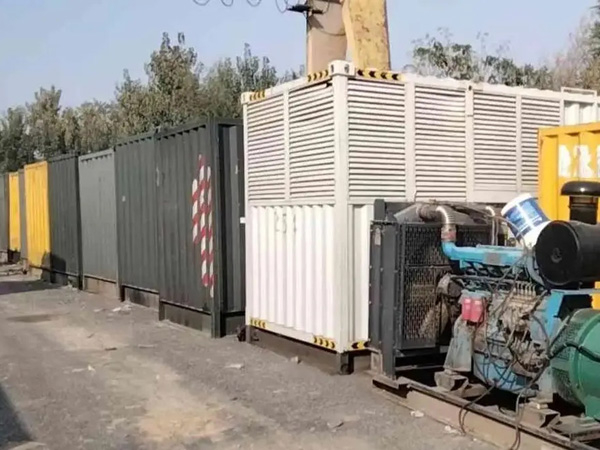 宁强200KW柴油发电机机组每小时油耗是多少？