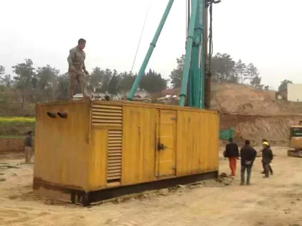 宁强如何判断水冷式机油散热器密封件是否需要更换？